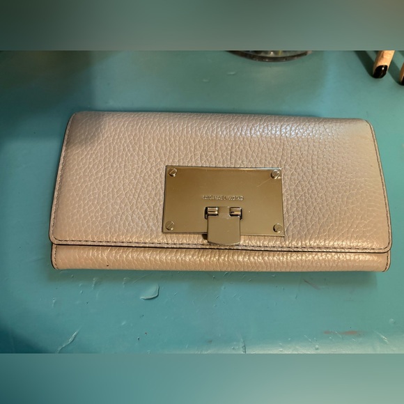 Michael Kors Wallet - Picture 1 of 5